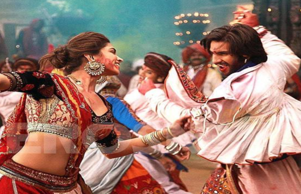 दीपवीर वेडिंग: संगीत सेरेमनी में रणवीर ने गाया यह गाना, भावुक हुईं दीपिका..