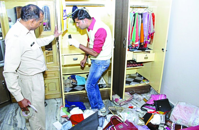 theft in broker house in gwalior