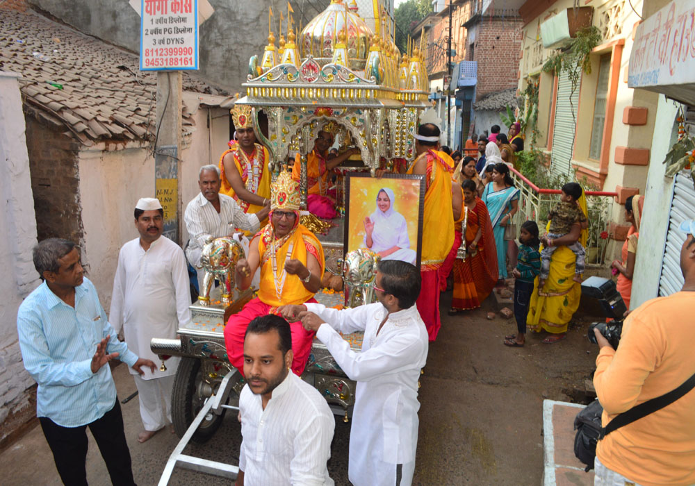 special silver mounted chariot comes from rajsthan