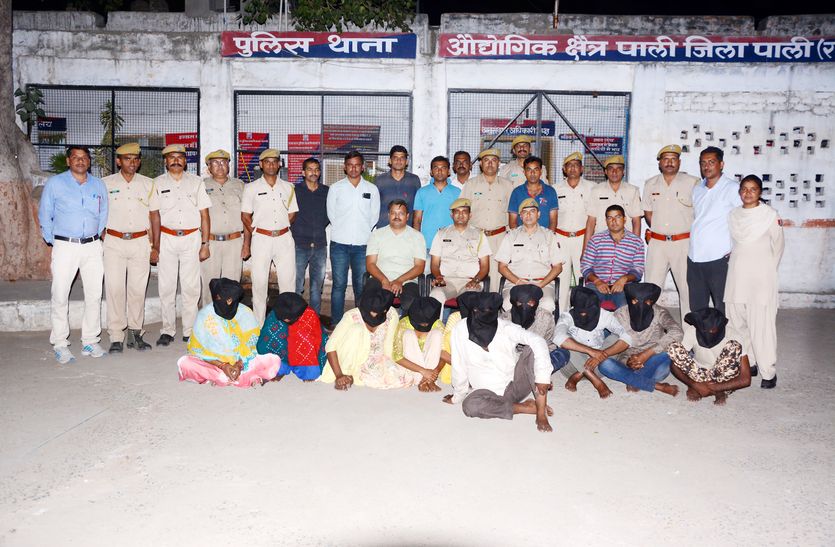 पांच महिलाओं सहित 10 जनों का गिरोह पकड़ा