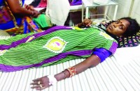 मृत गर्भस्थ शिशु को लेकर आपरेशन के लिए तीन दिनों तक अस्पताल का चक्कर काटती रही प्रसूता, परिजन भड़के तब डॉक्टरों ने किया आपरेशन