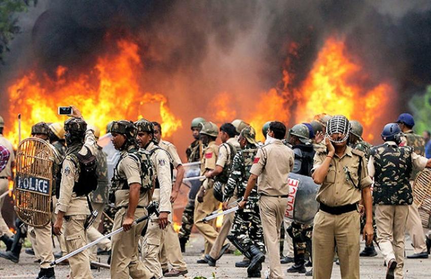 गुजरात दंगों में SIT ने नरेंद्र मोदी को दी थी क्लीन चिट, अब 19 नवंबर को SC करेगा सुनवाई