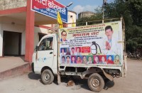 न तो पक्का मकान है और न ही कोई मजबूत ठिकाना, चुनाव लडऩे का ऐसा जुनून कि हर चुनाव में आजमाता है किस्मत