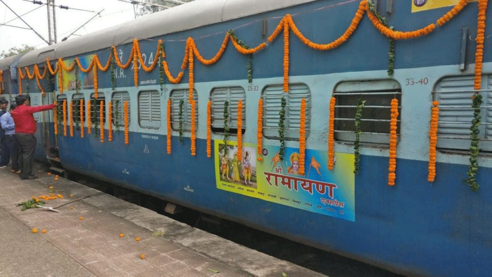 IRCTC Shri Ramayan Express passengers got a lot of trouble In Ayodhya