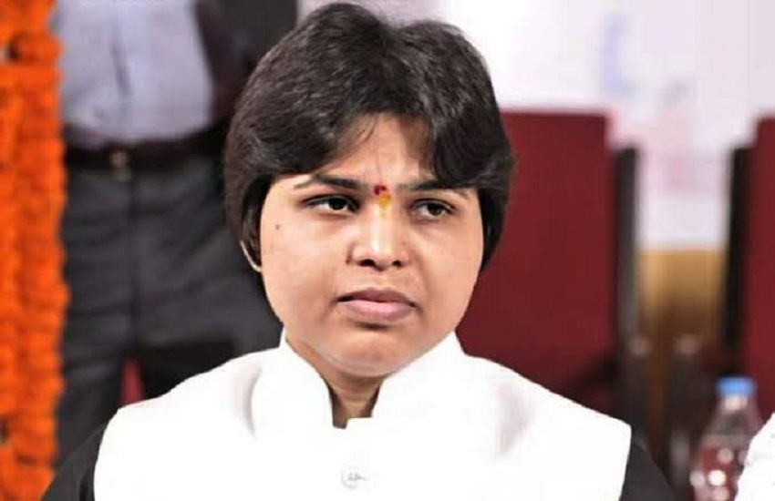 सबरीमला विवाद: तृप्ति देसाई ने किया ऐलान, बगैर भगवान के दर्शन नहीं नहीं वापस नहीं जाऊंगी