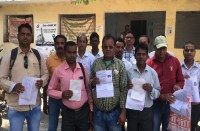 डाक मतपत्र से वोट देने भटक रहे थे कर्मचारी, मीडिया के दखल के बाद डाल पाए वोट