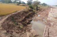 Video Gallery : पुल निर्माण को लेकर पुटपुरा के किसानों से मिले ठेकेदार, किया ये वादा...