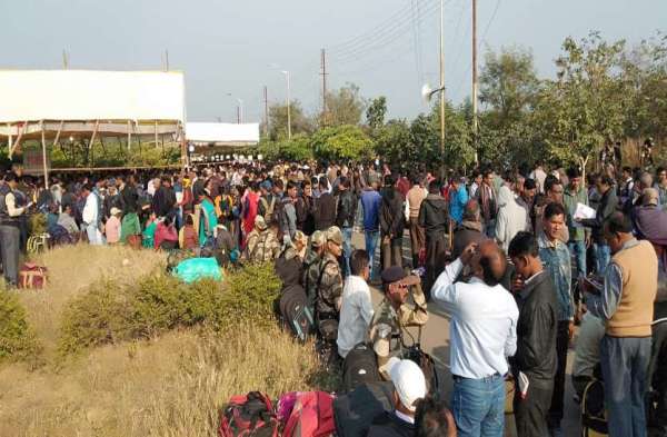 Photo Gallery : लोकतंत्र के पर्व में हम निभा रहे अपनी ड्यूटी, अब आपकी बारी...