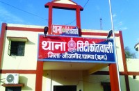 जांच दल ने स्कूटी चालक को रूकवाया, डिक्की खोल कर देखा तो रह गए दंग, ये मिला...