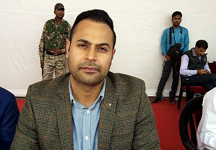 Video Gallery : IAS सारांश मित्तर ने यहां की 3 विधानसभा सीटों के बारे में बताई ये बात, 771 मतदान दलों को किया रवाना