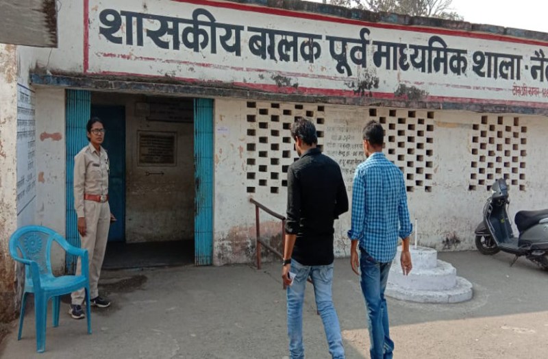 एक-एक जवानों के भरोसे छोड़ दिया बूथ