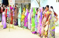 जिले में पुरुषों की अपेक्षा मतदान करने में महिला मतदाता रहीं आगे, कुछ ऐसा रहा मतदान का प्रतिशत