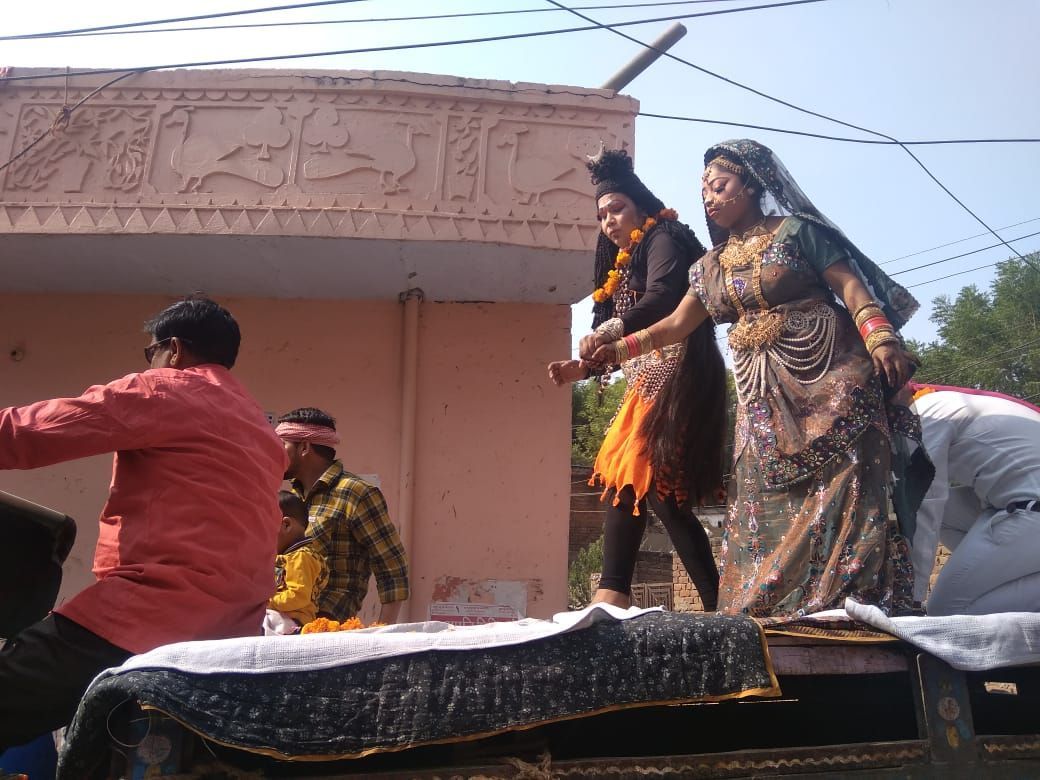 the-center-of-attraction-for-live-pose-in-shobhayatra