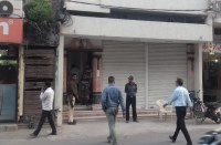 चार बड़ी फर्मों में जब धड़धड़ाते घुसे आयकर की टीम तो व्यवसायियों में मचा हड़कंप