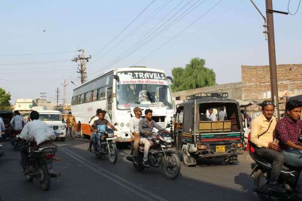 यातायात पुलिस में नफरी की कमी, पटरी से उतर रही व्यवस्था