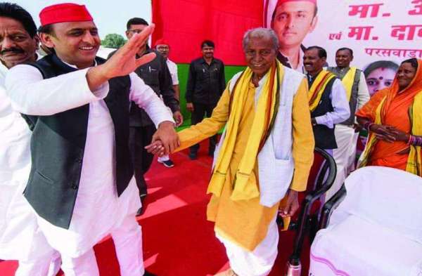 Photo Gallery : मतदान के बाद इस तरह रहा दिग्गजों का पहला दिन किसी ने किया जोड़-घटाव तो किसी ने किया हवन-पूजन