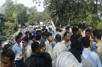 जिंदल प्रबंधन के खिलाफ फूटा श्रमिकों का गुस्सा, किया घेराव, कर्मचारियों की ये है मांग