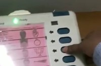 Video- पोलिंग बूथ पर गुपचुप तरीके से वीडियो बनाकर किया वायरल, पूर्व पार्षद प्रवीण रत्न पारखी के खिलाफ केस दर्ज