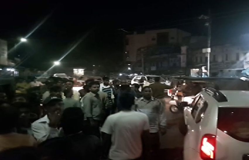 पटाखा फोडऩे को लेकर बवाल, कांग्रेस प्रत्याशी धारीवाल व भाजपा प्रत्याशी गुंजल के समर्थक भिड़े…