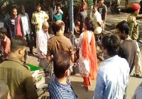 dabang transgender beat elderly rickshaw driver