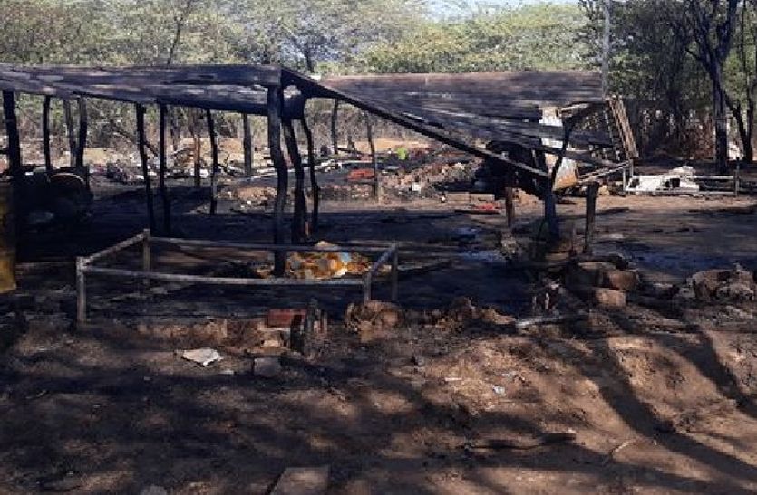 Fire in hut, a child baby death in Dhamana Sanchore