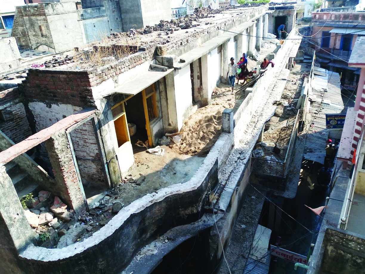 Shops, Dharamsala of the Department of Devasthan are in a shabby state