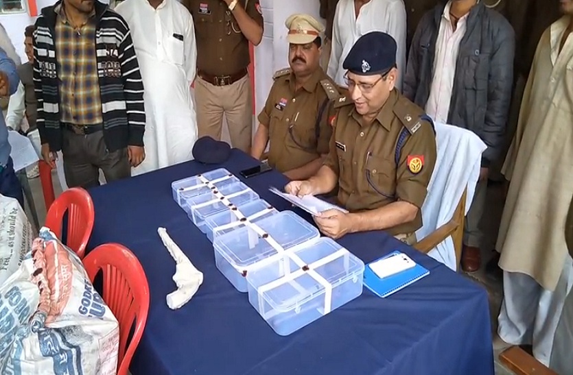 up police arrested 3 young man with arm and illegal gun factory