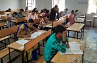 आठ परीक्षा केन्द्रों में कॉलेज की पूरक परीक्षाएं शुरू, सैकड़ों परीक्षार्थियों ने किया पर्चा हल