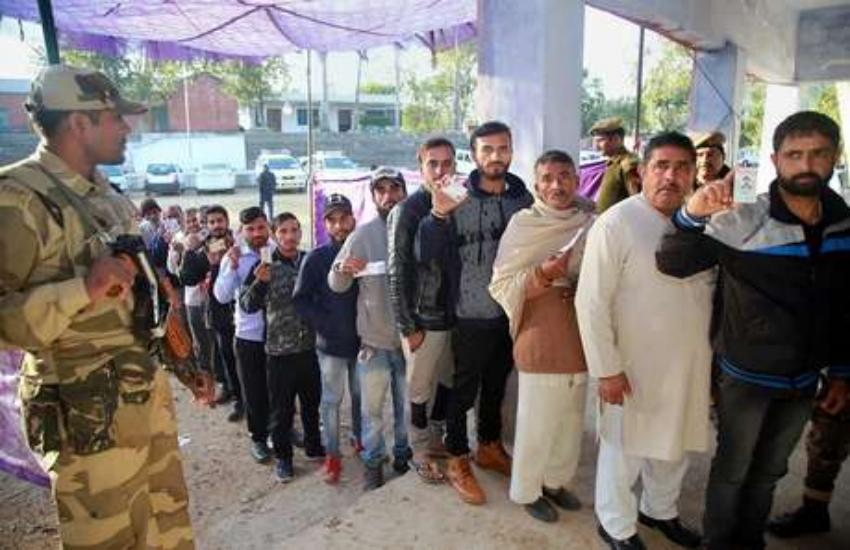 जम्मू-कश्मीर पंचायत चुनाव: चौथे चरण का मतदान संपन्न, 71.3 फीसदी हुई वोटिंग
