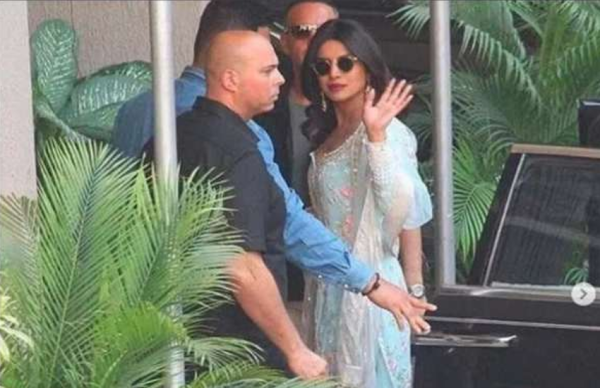 प्रियंका चोपड़ा के घर हुई पूजा में जेठानी सोफी टर्नर के देसी अंदाज ने चुराया सबका दिल