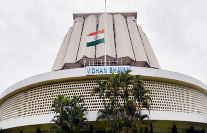  मराठा आरक्षण को लेकर महाराष्ट्र सरकार ने गुरुवार को विधानसभा में बिल पेश कर किया गया।