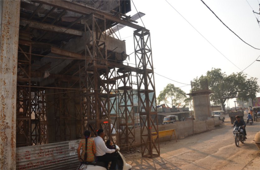 Overbridge work has stopped for ten days, imposed on Pillar skew