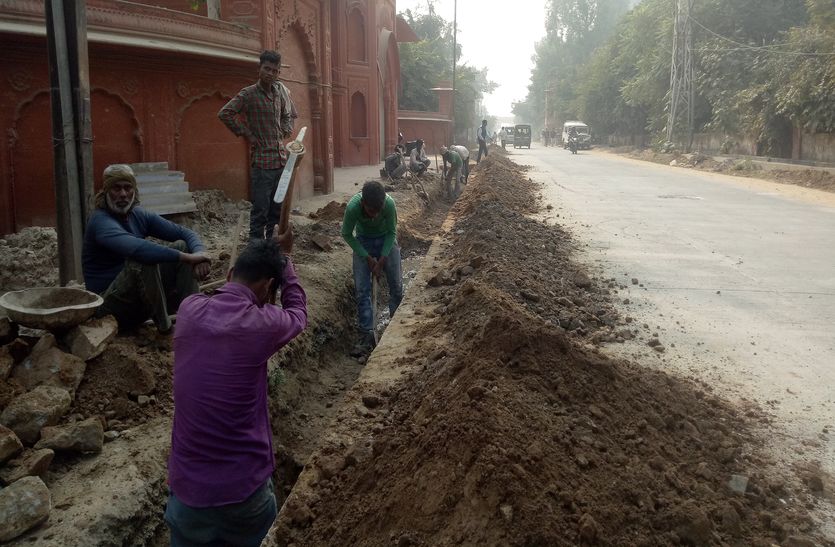 Alwar Station Road Digging For Pipeline