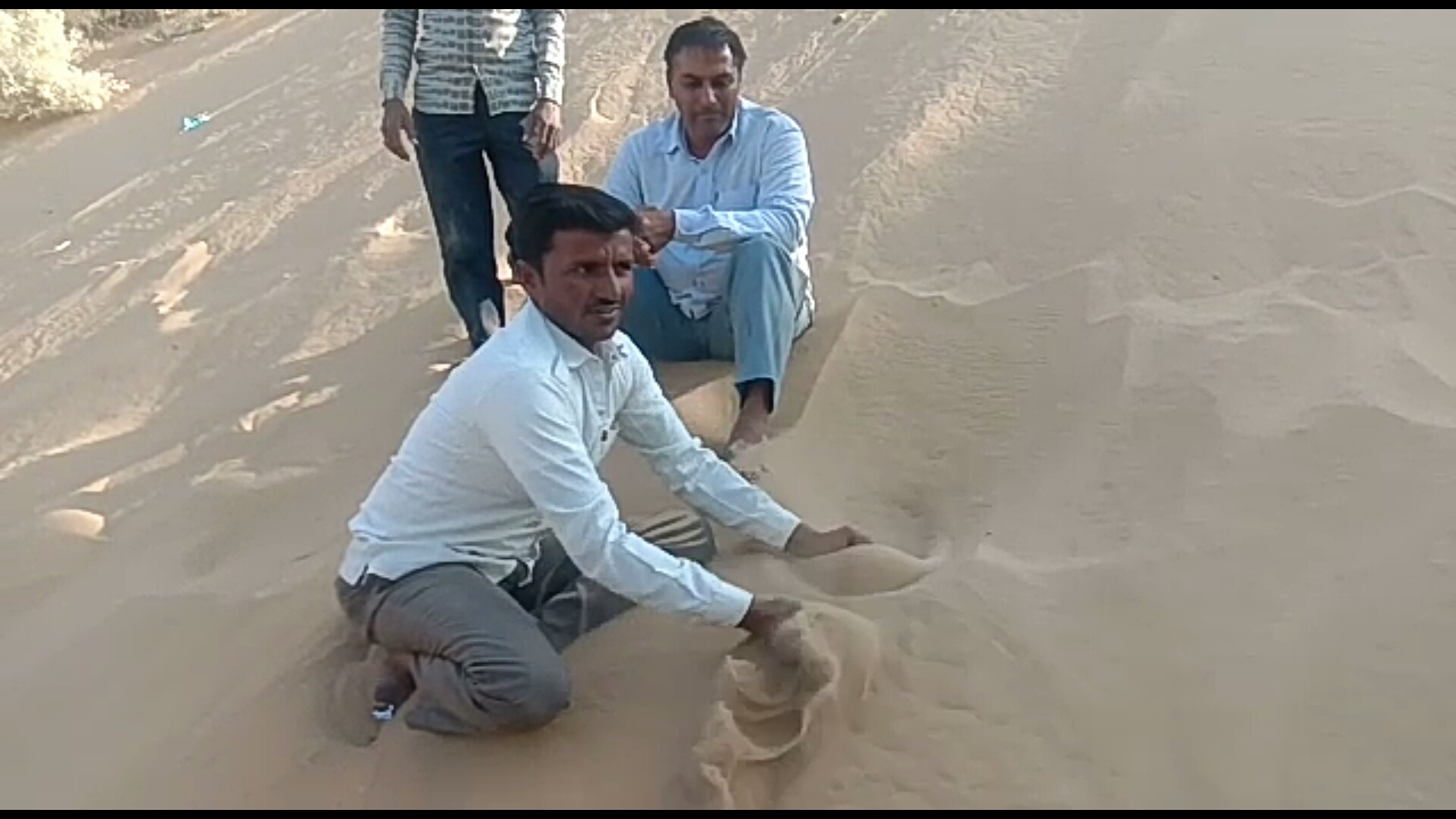 Music from sand in Barmer