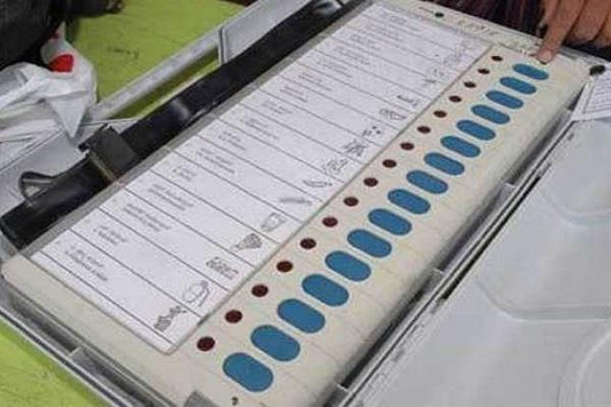 Congress candidate who reached the Strong Room after on EVM