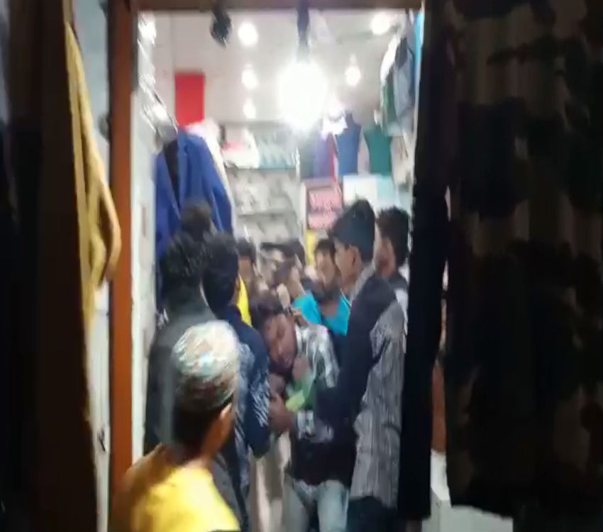 dispute in two sides in Bareilly market