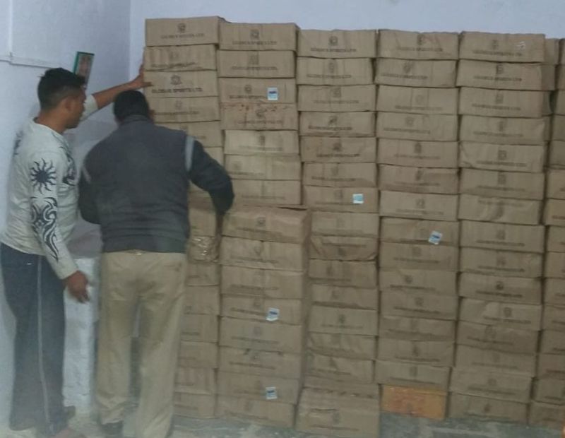 शराब पकड़ी, पुलिस जुटी जांच में