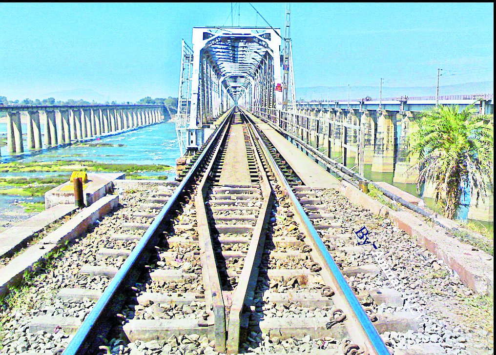 railway track, gps system, bhopal section, night petroling