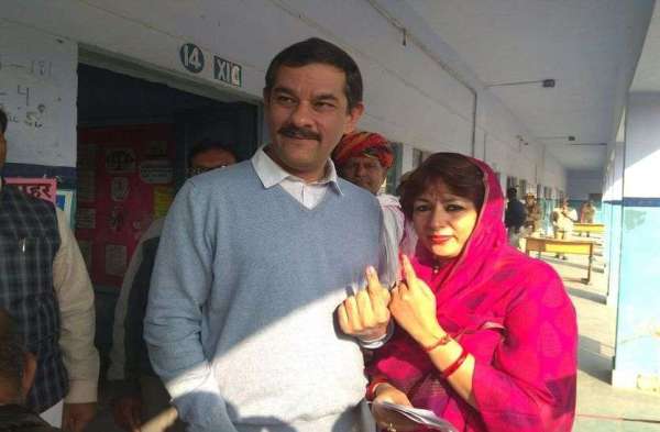 Rajasthan Election 2018 Live : Alwar Politicians Voting Photos