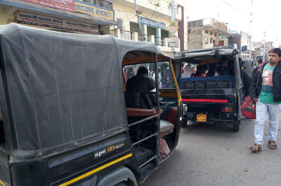 Vehicle driver violating the rules of transport in Singrauli
