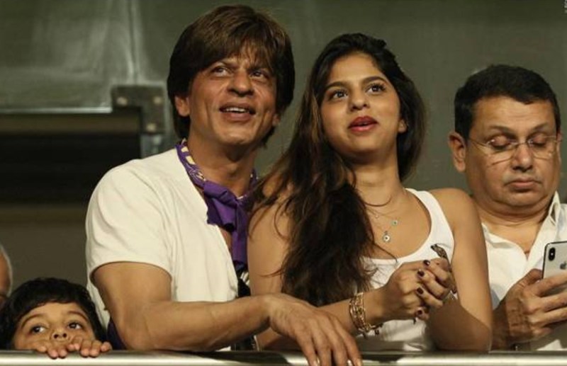 shahrukh khan reveals suhana taught him mera naam tu lyrics