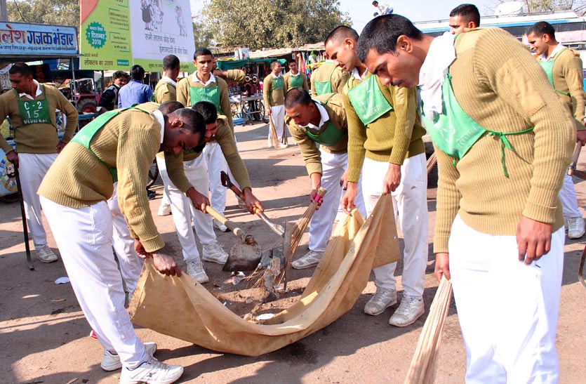 cisf-personnel-cleaned-up-the-message-of-cleanliness