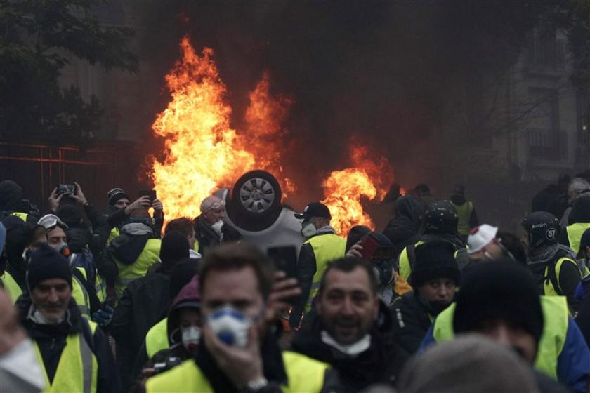france police arrested more than 1300 yellow vest protestors