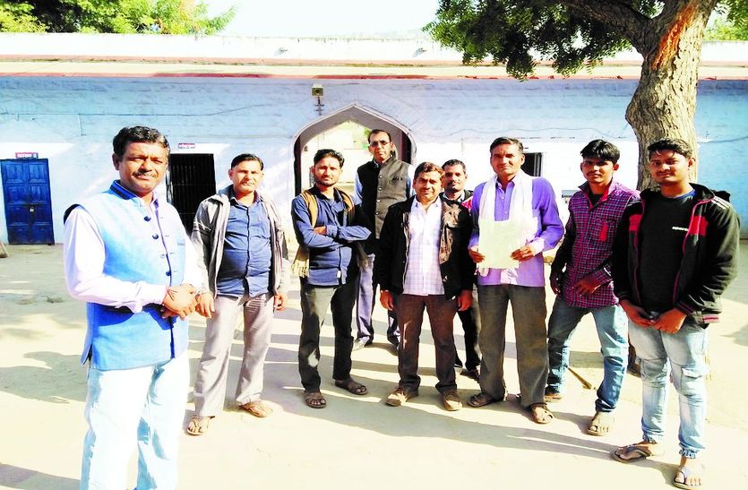 व्यापार मण्डल के पदाधिकारी।
