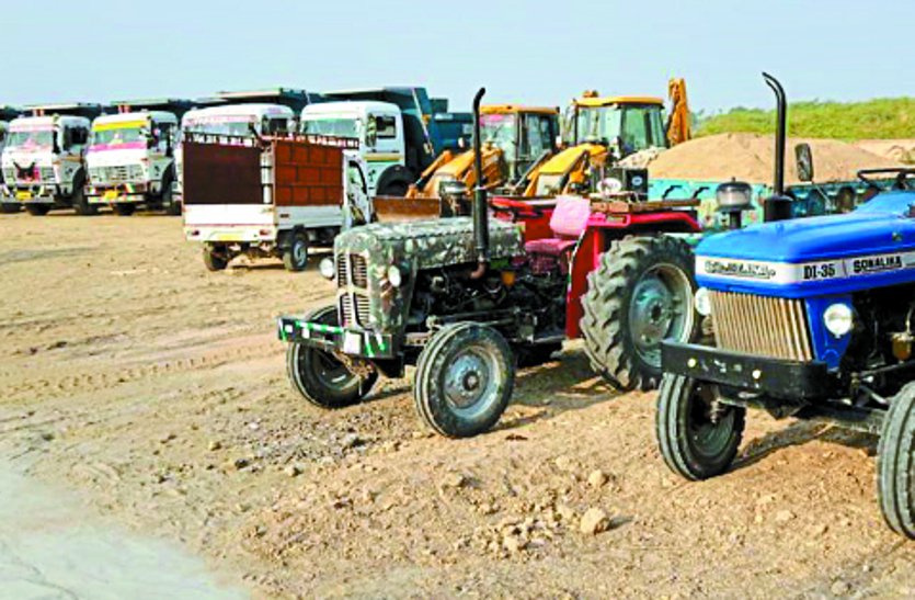 Seized 12 vehicles used in illegal gravel mining