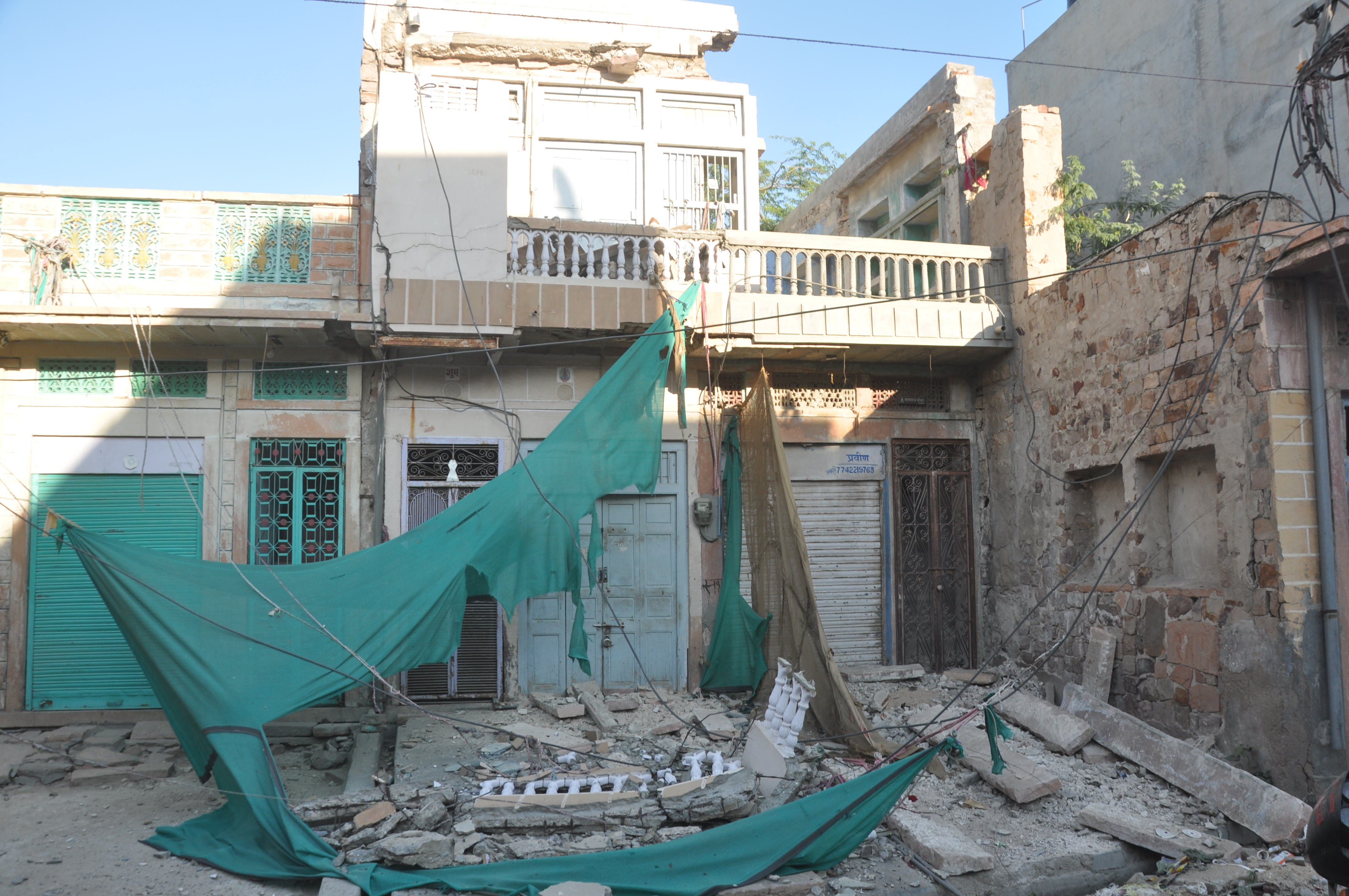 Shabby house hide, big accident