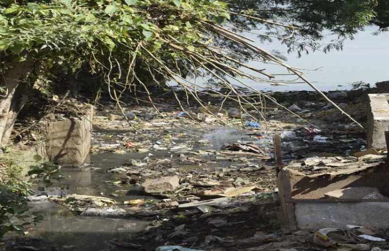 डीसिल्टिंग वाली राशि से झील के चारों ओर पाइपलाइन बिछाने की प्लानिंग