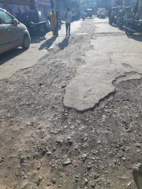 सीवरेज लाइन बिछा सड़क मरम्मत करवाना भूले जिम्मेदार