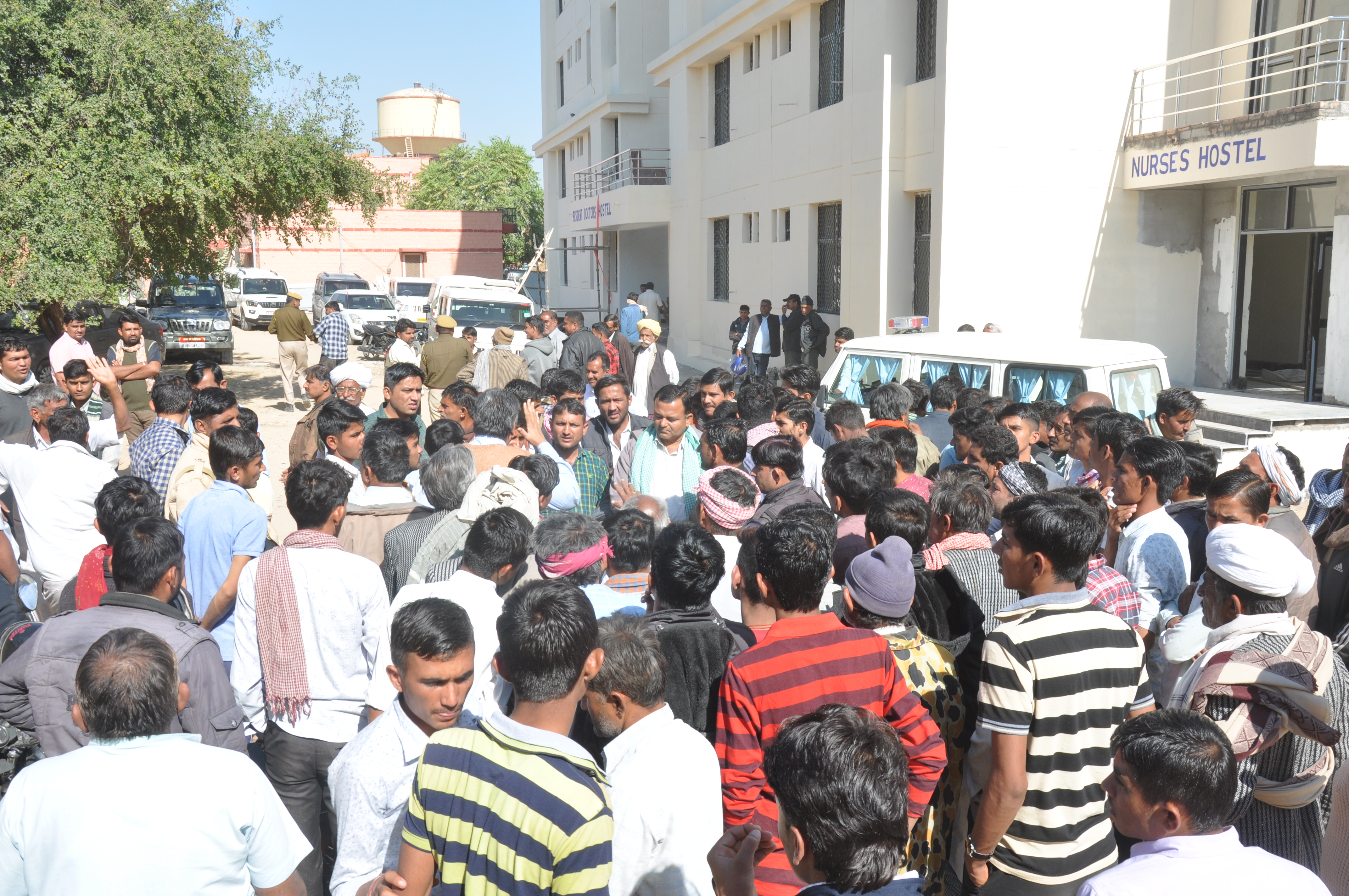 20 hours after deadlock over, raised security guards dead