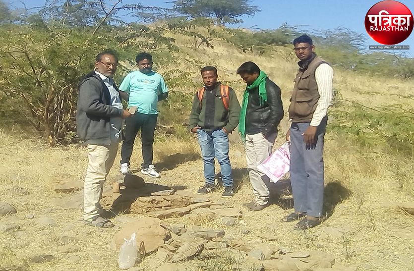 Digging Found statue in Devli Khurd